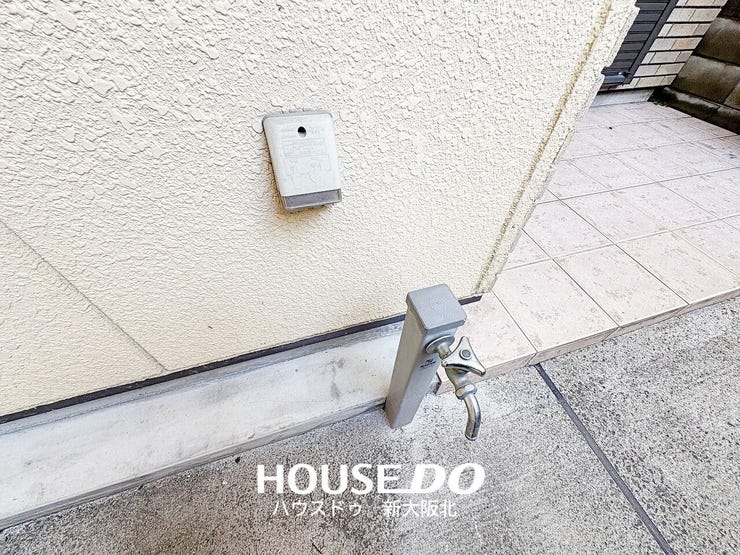 ■1階テラスと2階キッチンに面したバルコニーには水栓とコンセントがございます!