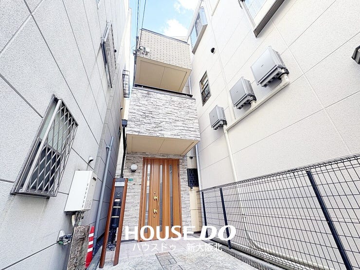 ■鉄骨造の3階建6LDK+ロフトが2つある戸建です!
■2025年10月内装リフォームが完成しました!
■きれいな室内で新築のような感覚でお住まいいただけます♪