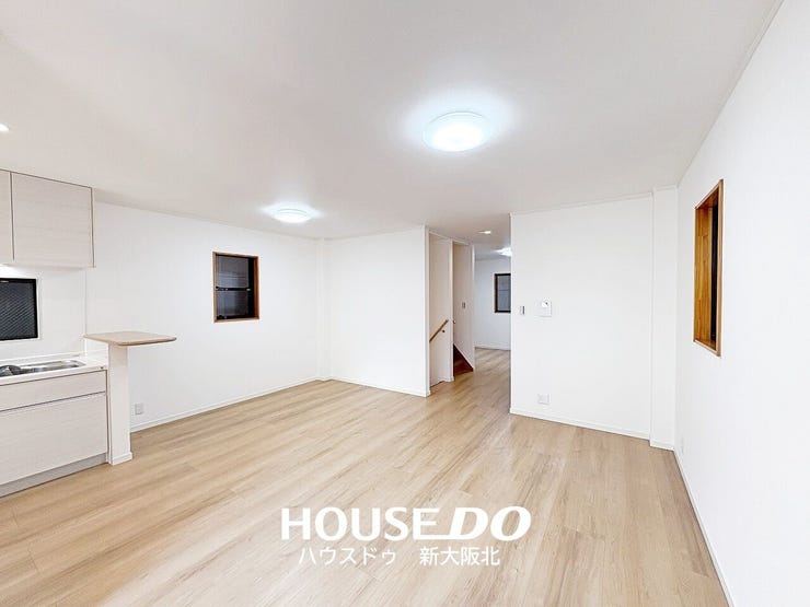 ■白を基調とした明るく開放的なリビング!ご家族との会話も弾みそうですね!
■白はどのような色とも相性がいいので、お客さま好みのコーディネートをお楽しみいただけます!