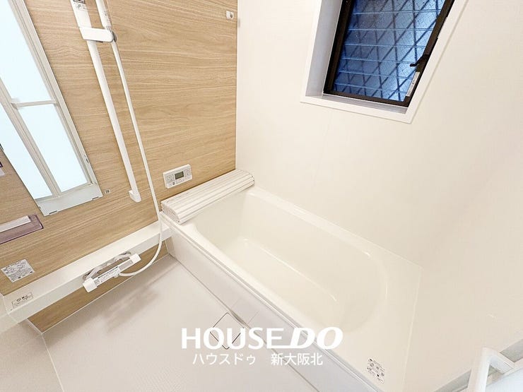 ■追い焚き機能・浴室乾燥機付き!
■壁の一部がアクセントパネルになっており、おしゃれな空間を演出しています!
■キレイなお風呂でゆっくりとおくつろぎください♪