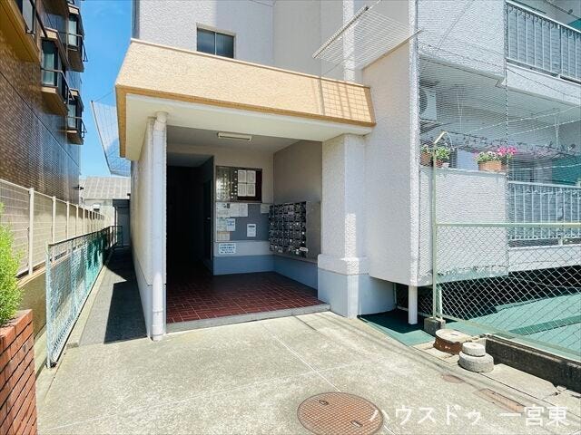 エントランスはマンションの顔です。掃除も行き届いた気持ちの良いエントランスが帰宅時の心を癒してくれます。