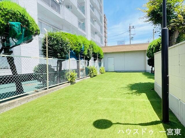 ≪共有スペース≫
待ち合わせや晴れた日に日向ぼっこ、小さいお子様とお買い物後のおやつタイムにも◎