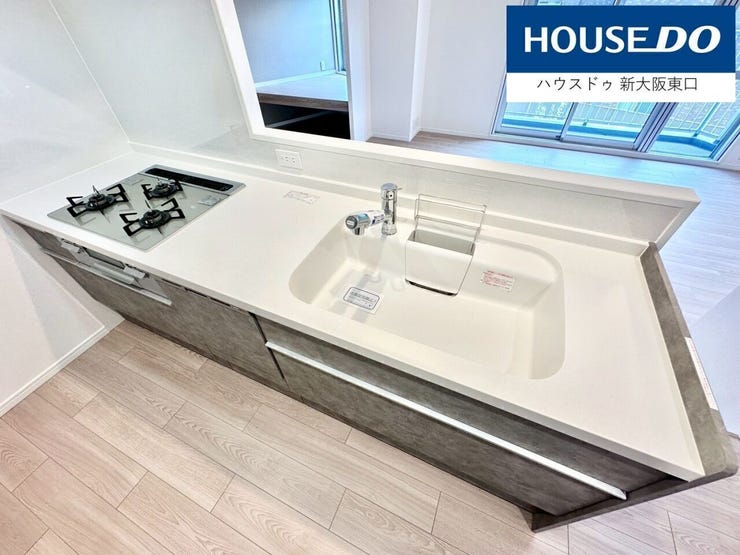 【新調】
人工大理石像のパネルでお手入れもらくらく。