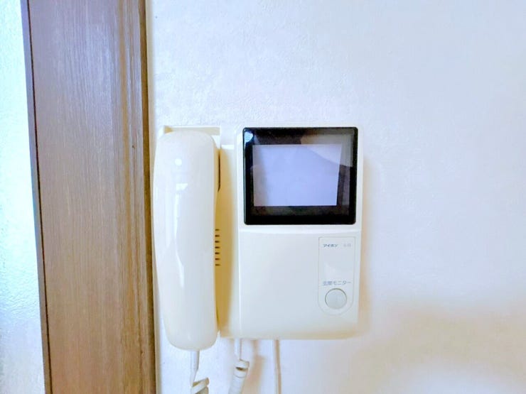 モニター付きインターホンは直接顔を合わせることなく訪問者を確認できるため、個人情報の保護にもつながります。