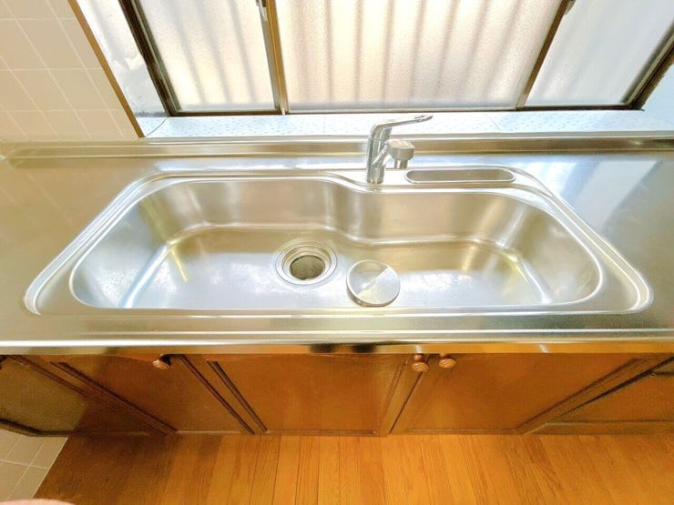 システムキッチンは調理に必要な道具を最小限の動きで取り出せるよう、使い勝手も工夫されており、収納力と収納のしやすさを同時に備えています!