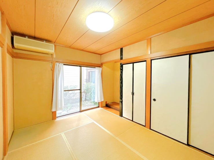 畳の部屋は、客間、寝室、食事スペースなど、用途に合わせて簡単に使い分けることができます。