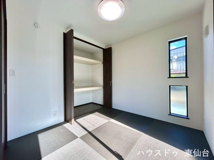 リビング横の和室です♪畳の概念を覆されました!内装になじむモダンな和室です♪