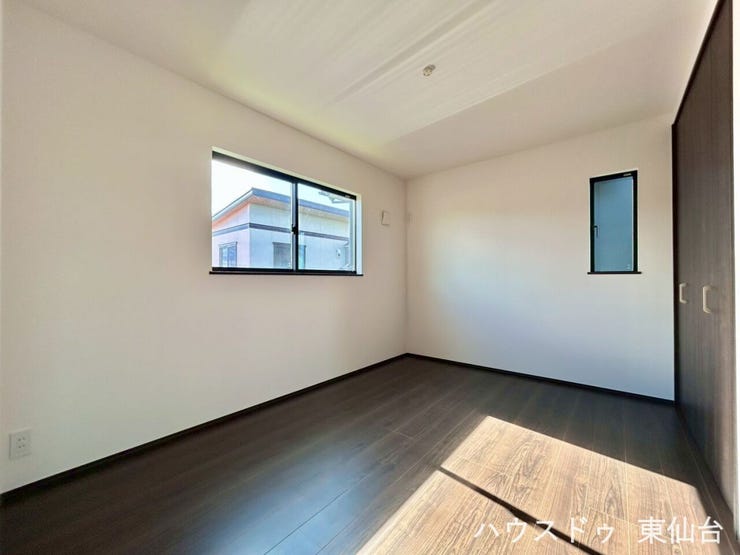 採光を確保しながらも落ち着いた雰囲気の洋室です♪