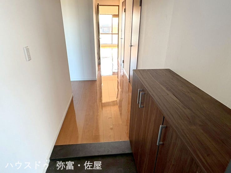 玄関廻りがすっきり片付くシューズボックス♪