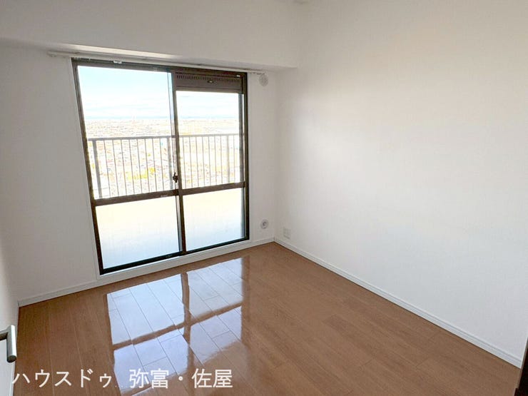 約4.5帖の北側洋室!