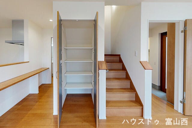 カウンターキッチンはパソコン作業や学習スペースにも