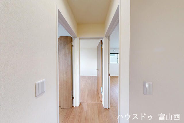 洋室は2部屋に分けられるよう左右対称に作られています
