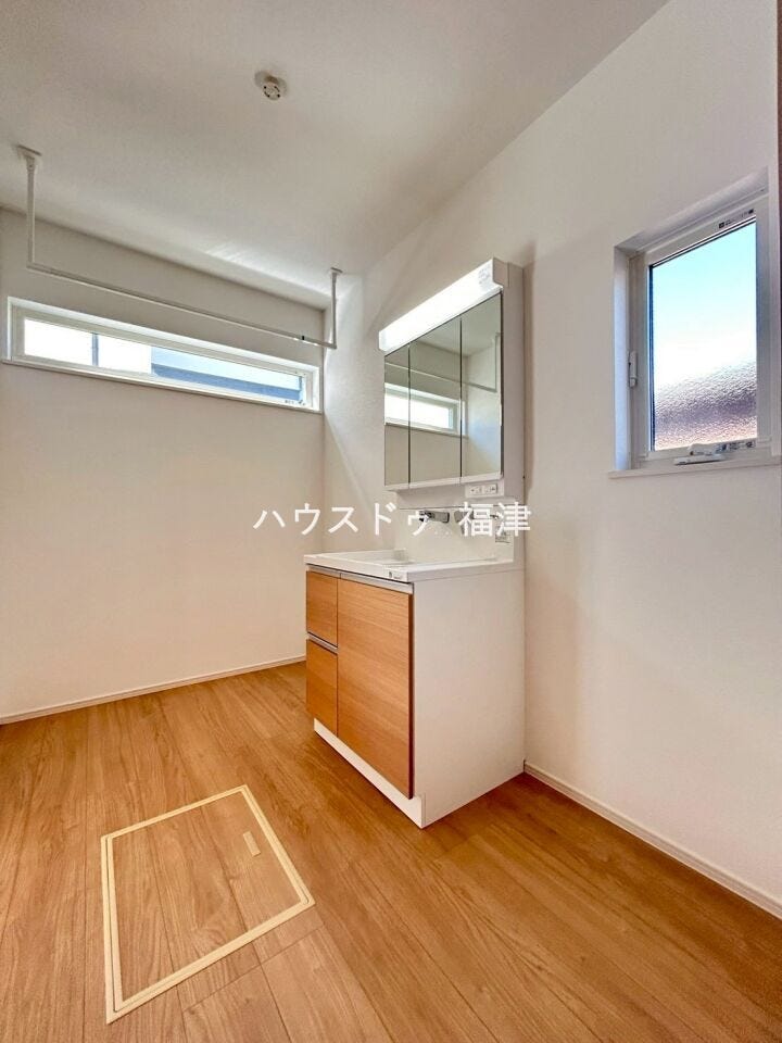 洗面所にはホスクリーンがあります♪
花粉の時期など室内干しできて便利ですね^^
《福津市宮司4丁目 新築戸建て》