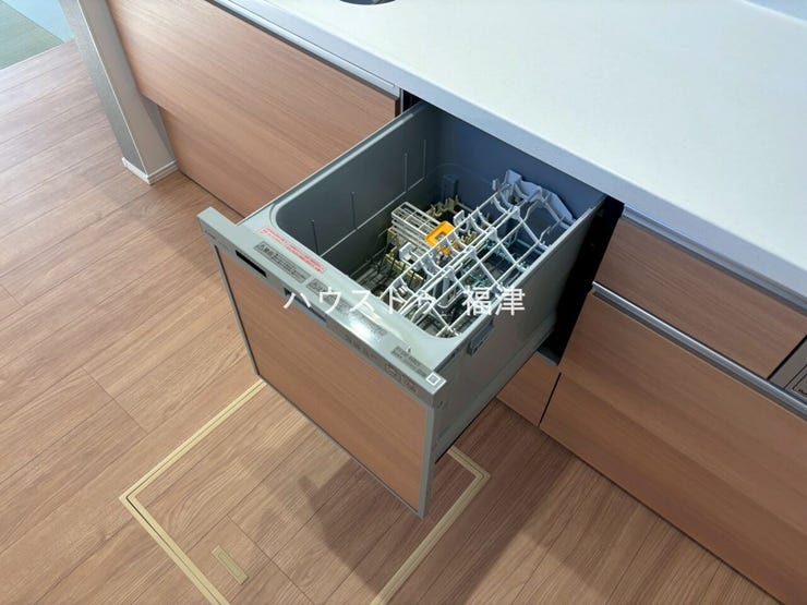 家事の負担を減らしご家族との時間を増やしてくれる
嬉しいアイテム!食器洗浄乾燥機付き♪
《福津市宮司4丁目 新築戸建て》