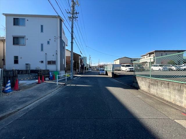 歩道があるのでお子様の通学も安心ですね。
(2025年12月9日撮影)