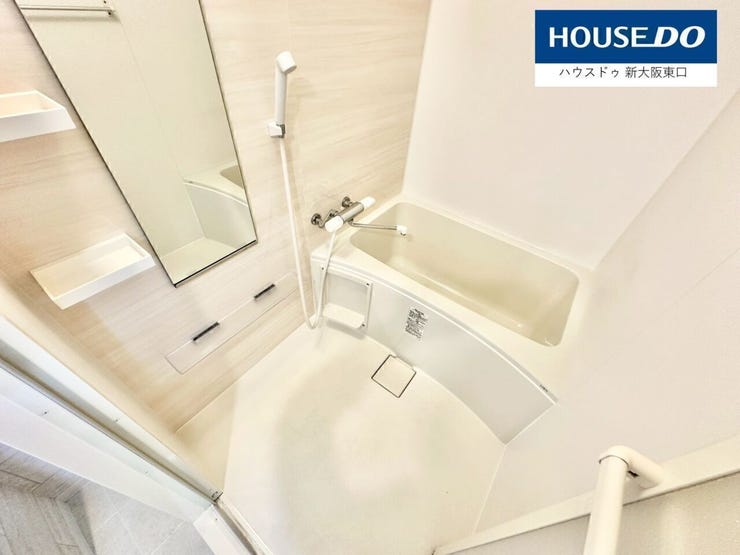 シンプルなバスルーム
縦かがみ付き!