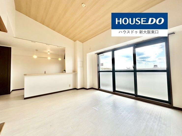 【外観】
リビング14帖。
最上階のため、天井は2580となっています。