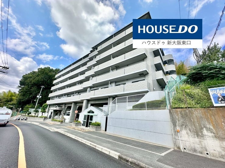 天井は斜めになっています。
おしゃれです!