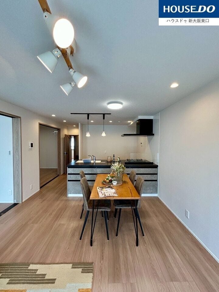 14.1帖LDK★
お部屋の中がとても明るくゆったりとできる広さです