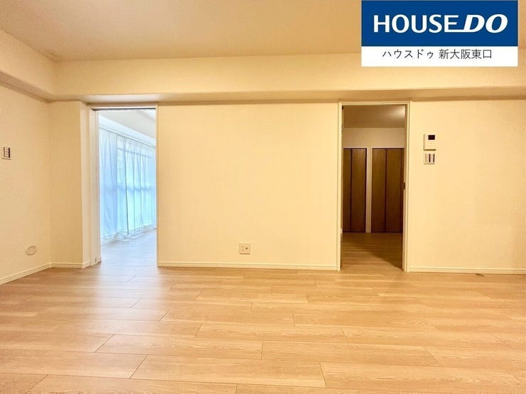 13帖以上のLDKです。
左奥は5帖の洋室です。
右奥は4.7帖の子供部屋です。