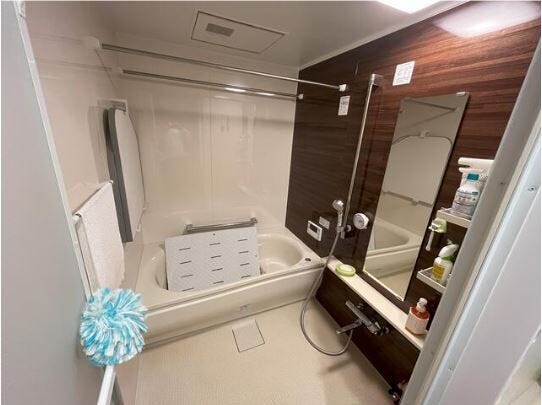 ゆったり入れる浴槽で、毎日の疲れを癒してくれます。