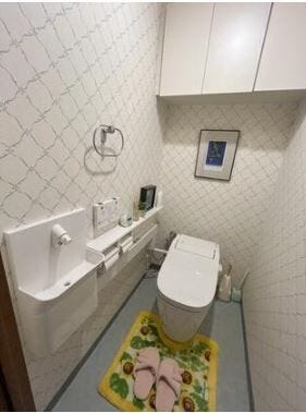 節水省エネ仕様の暖房便座付きシャワートイレ。