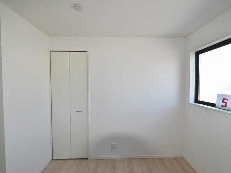 2F 洋室5帖
クローゼットの有効活用でお部屋を広くお使いください。