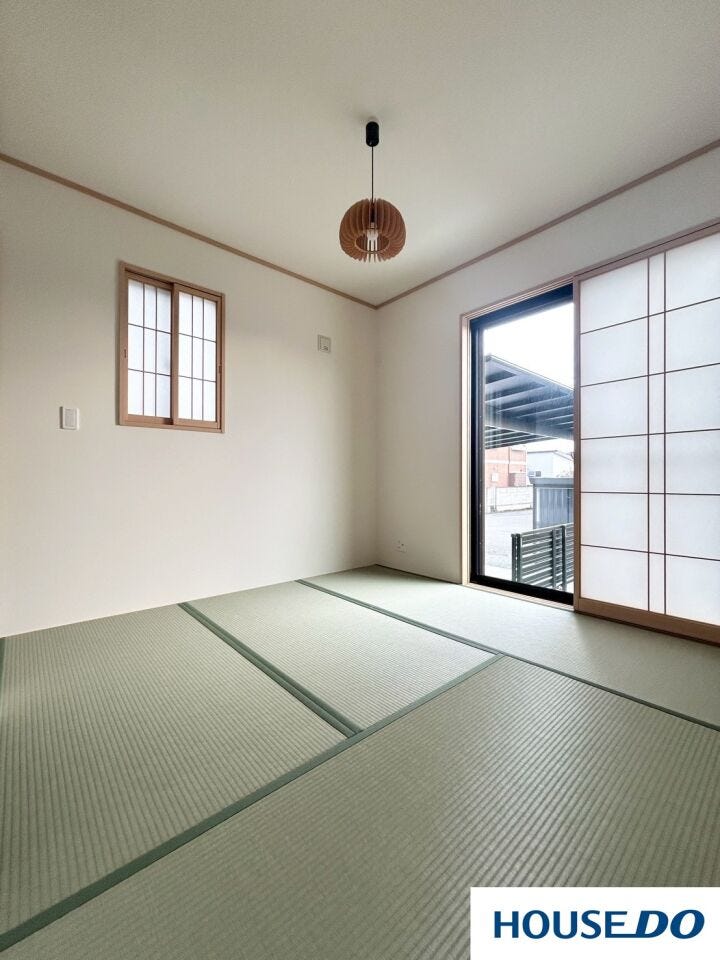 読書やお昼寝などリラックス空間として適している和室です!