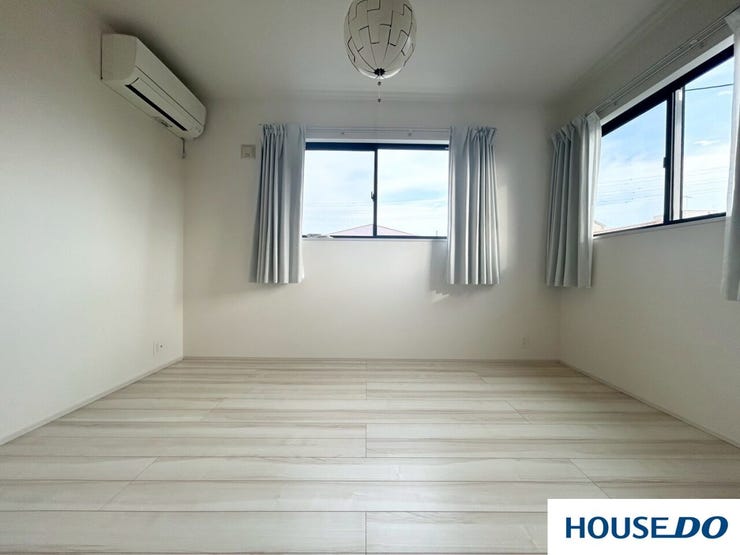 子供部屋や寝室に適している洋室!陽当たりがいいので、勉強する際は集中力が上がります!