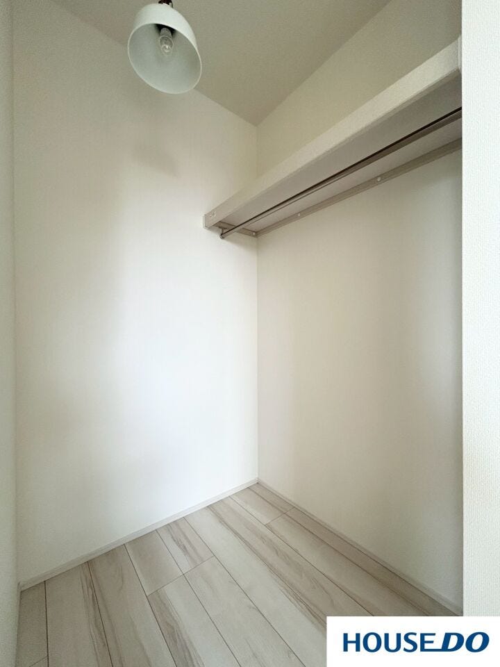 衣類関係をたくさん収納できるウォークインクローゼット付きです!