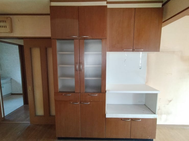 室内(2025年12月)撮影
◎本日案内可能◎
備え付けの食器棚はコップやお皿など収納できます♪