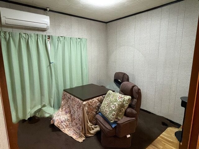 (一部写真加工しております。)
南側洋室の様子です。