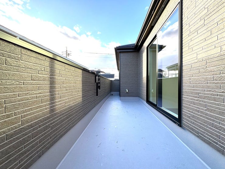 バルコニー 同仕様 
南向きバルコニー!
日当たり良好です!