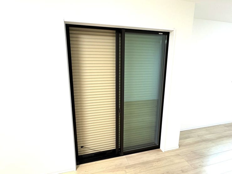 シャッター雨戸 同仕様 
長期の旅行や台風などの災害に役立つシャッター雨戸♪