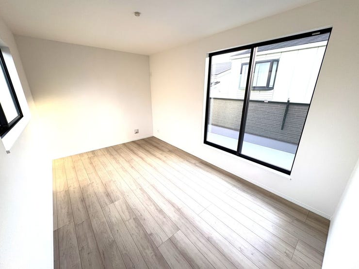 洋室 同仕様 
2面採光で明るく風通しの良いお部屋です!