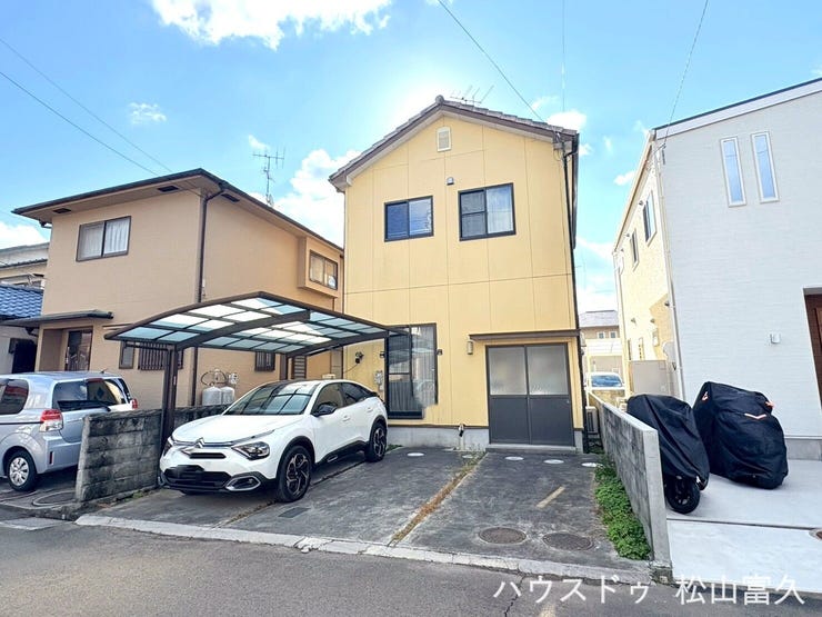 【外観】
・屋根付き駐車場あり。天候に左右されず安心です!!