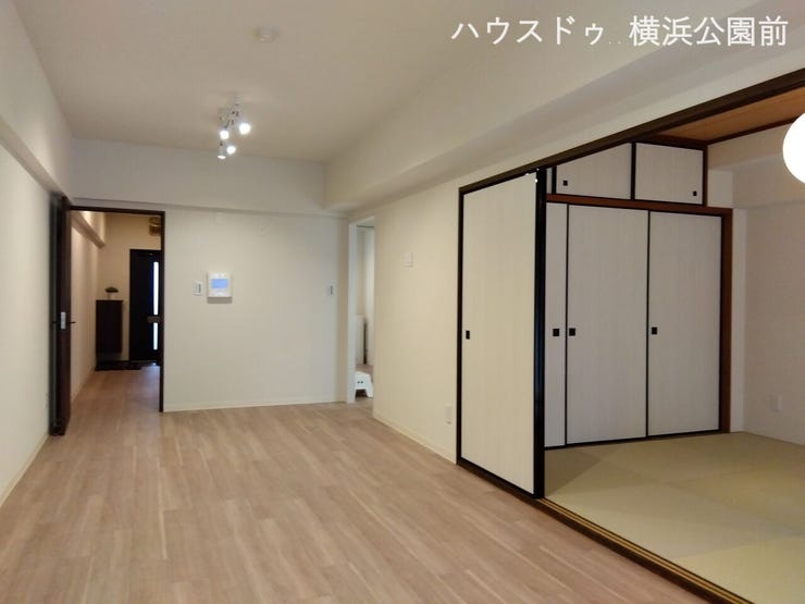 キッチンとは壁で区切られており、落ち着いて調理できます。