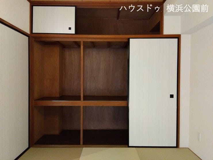 和出の収納といえば勿論、襖に押し入れ。天袋・上段・下段と三段構成になっており、たくさんの物を収納できます。