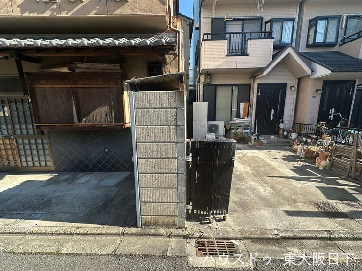 前面道路:境界線付近(南西側)になります♪