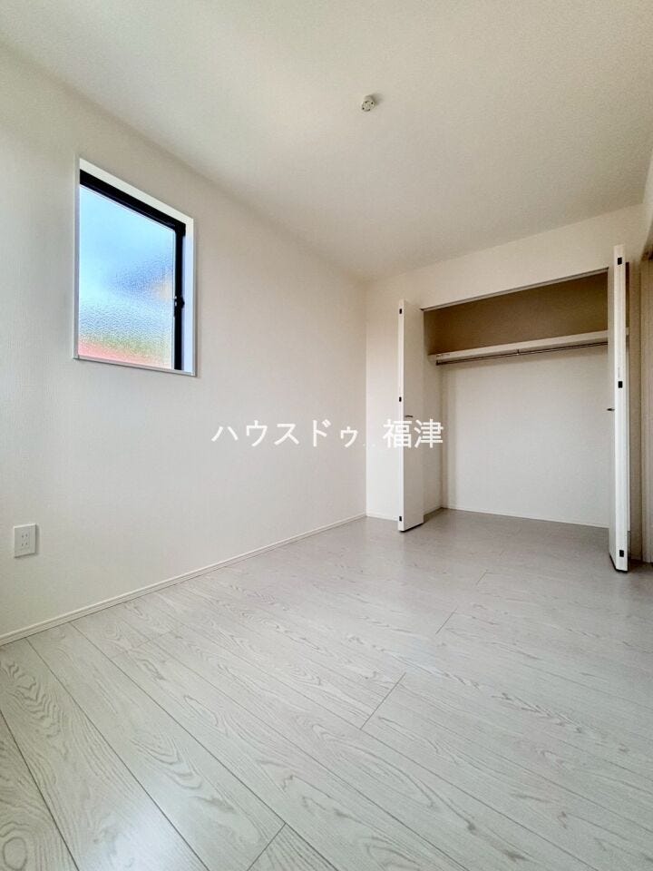 約5.0帖の洋室です♪
クローゼットは約70kgまで収納可能です!
《福津市光陽台6丁目 新築戸建》