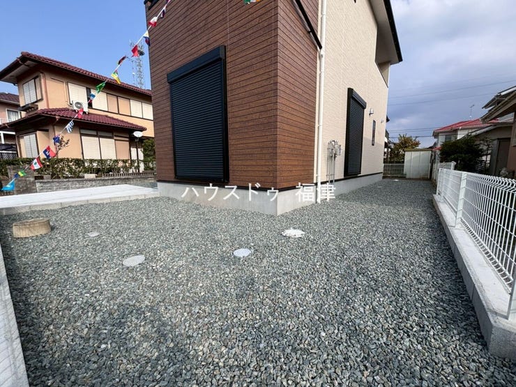 ちょっとしたお庭スペース付き♪
冬のBBQも素敵ですよ^^
《福津市光陽台6丁目 新築戸建》