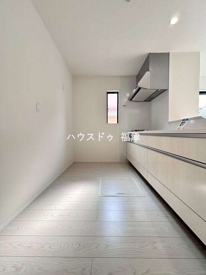 ゆとりのあるキッチンスペースは
ご家族とのコミュニケーションも増えそうです。
一緒にお料理ができる広さを設けました。
《福津市光陽台6丁目 新築戸建》