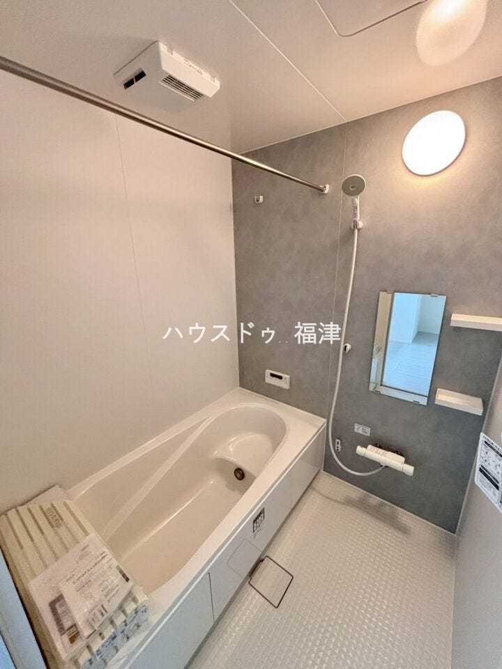 ダブル保温構造でお湯が冷めにくいです♪
4時間後でも温度が約2.5度しか下がりません^^
お風呂に入る時間が異なるご家族様も安心ですね。
《福津市光陽台6丁目 新築戸建》