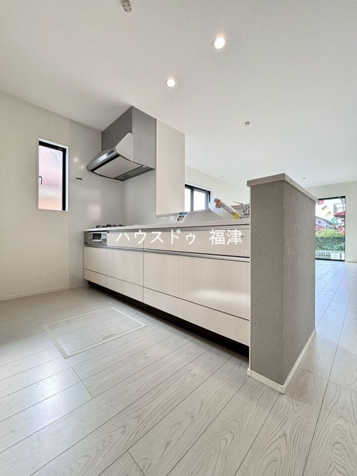 調理がはかどるワイドカウンタータイブ。
天板は傷がつきにくく、美しい人造大理石仕上です。
《福津市光陽台6丁目 新築戸建》