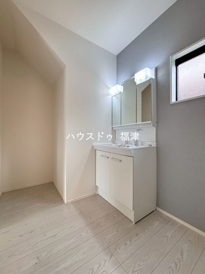 洗面室にはスペースあり♪
棚を作ってタオルなど収納するのもGOOD!
《福津市光陽台6丁目 新築戸建》