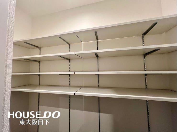 収納:洋服はもちろん、お子様との思い出もたっぷりしまえるクローゼット付♪こちらの画像は同形状、同仕様です。