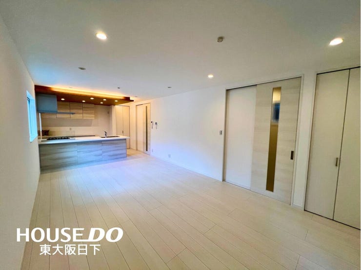 LDK18.7帖:大画面TVも可、インテリアプランが考えやすい広々リビング♪こちらの画像は同形状、同仕様です。