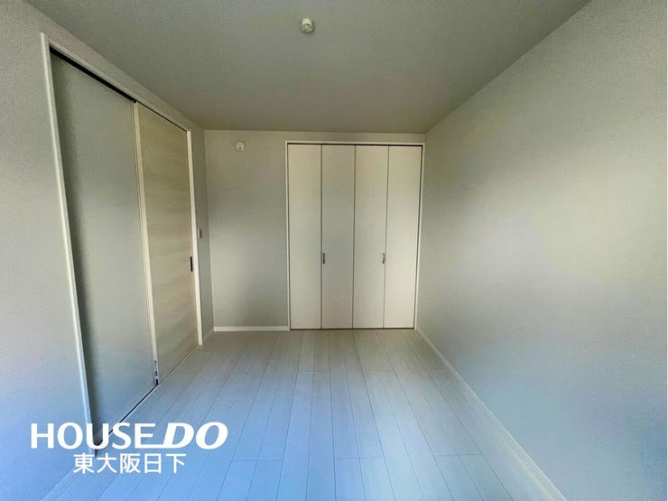 トイレ:温水洗浄便座付きのトイレです。窓があるため、自然換気が可能です。こちらの画像は同形状、同仕様です。