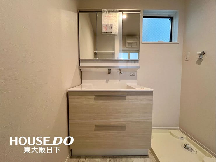 洋室:バルコニーに面した明るい洋室です♪こちらの画像は同形状、同仕様です。