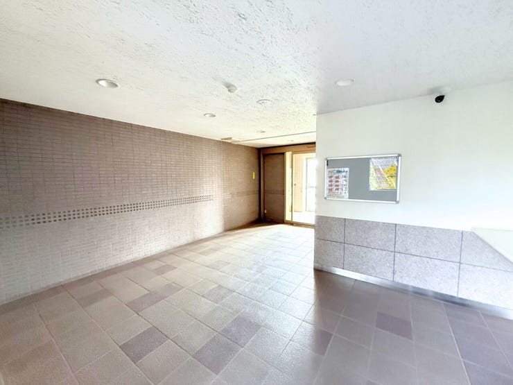 広々とした共通玄関のホール。